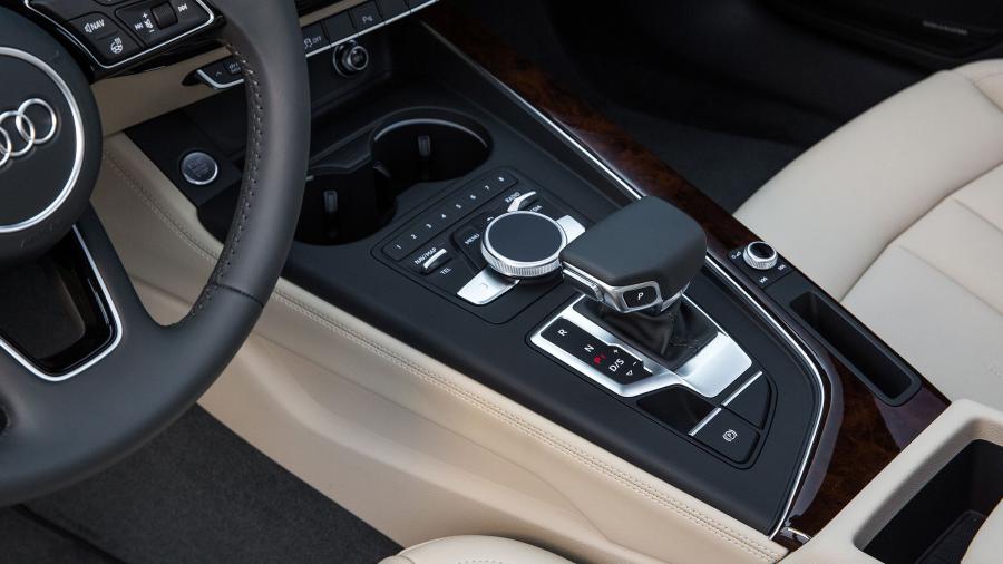 Детали интерьера Audi A5 Sportback 2.0T Quattro 2017 года  (NA) (фото 31 из 32)